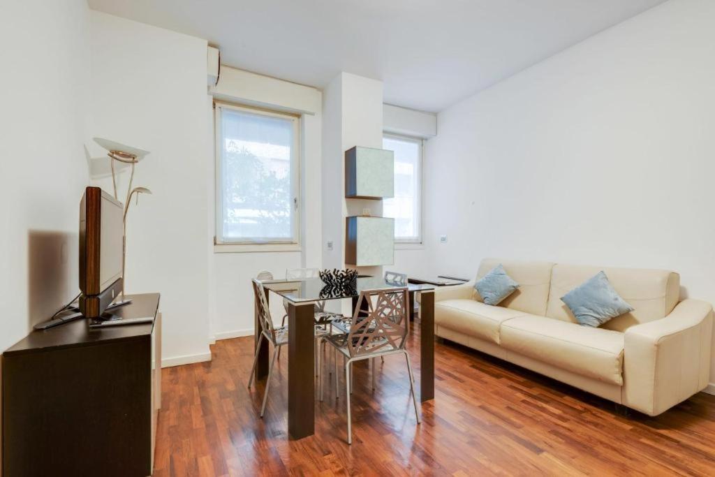 Amazing Apt In The Heart Of Pta Venezia Милано Екстериор снимка